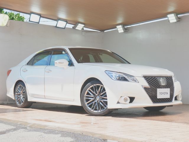 CROWN sedan