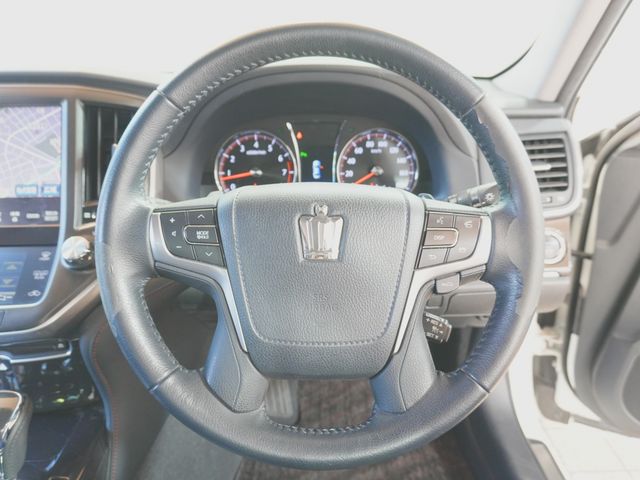 CROWN sedan