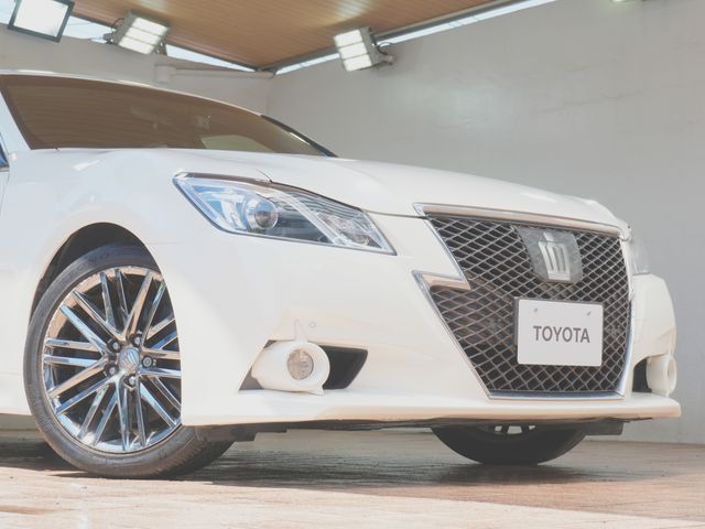 CROWN sedan
