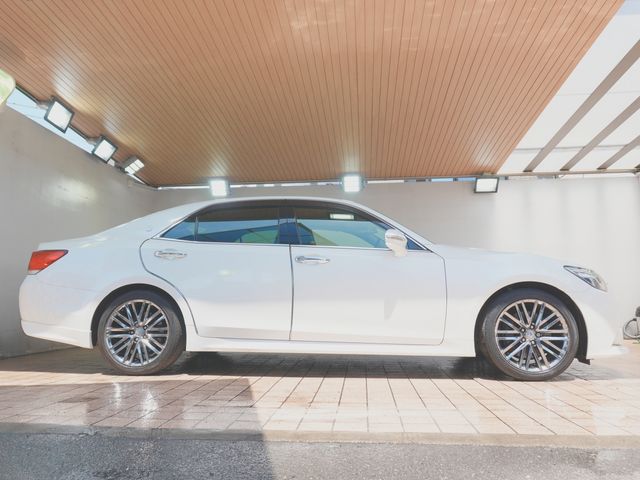 CROWN sedan