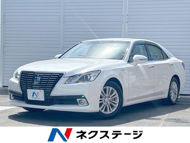 CROWN sedan hybrid