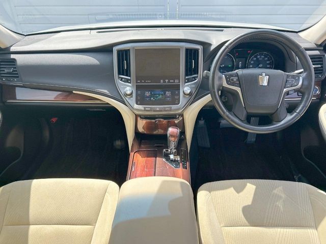 CROWN sedan hybrid