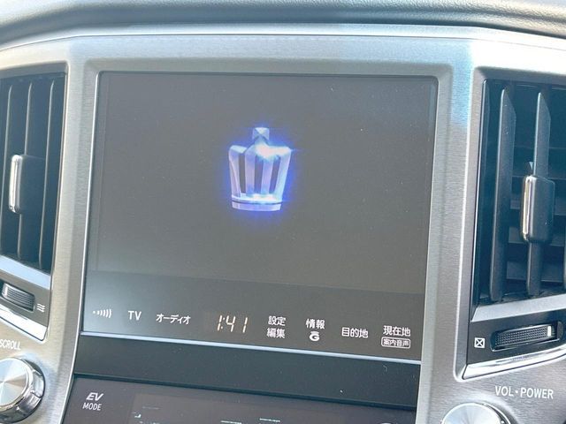 CROWN sedan hybrid