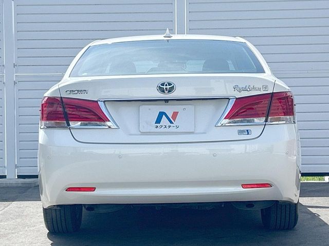CROWN sedan hybrid