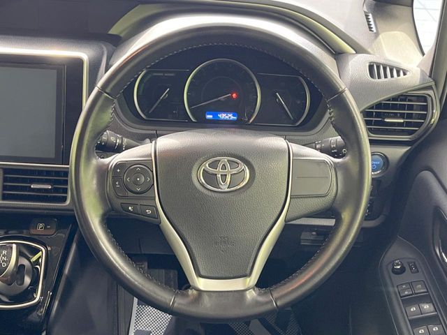 VOXY HYBRID