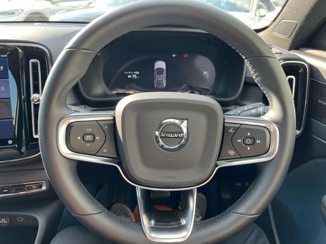 VOLVO C40