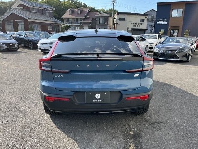 VOLVO C40