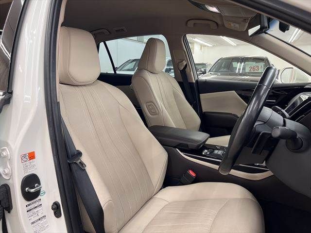 CROWN sedan hybrid