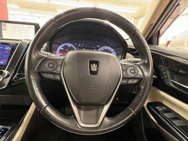 CROWN sedan hybrid