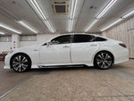 CROWN sedan hybrid
