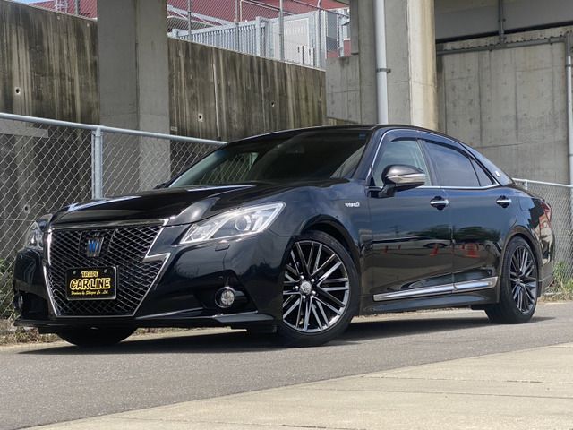 CROWN sedan hybrid