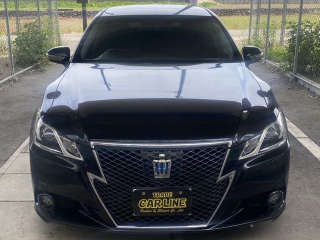 CROWN sedan hybrid