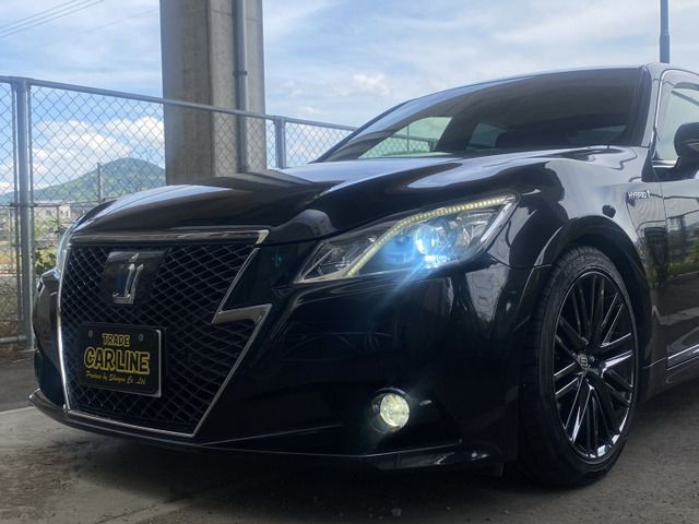 CROWN sedan hybrid