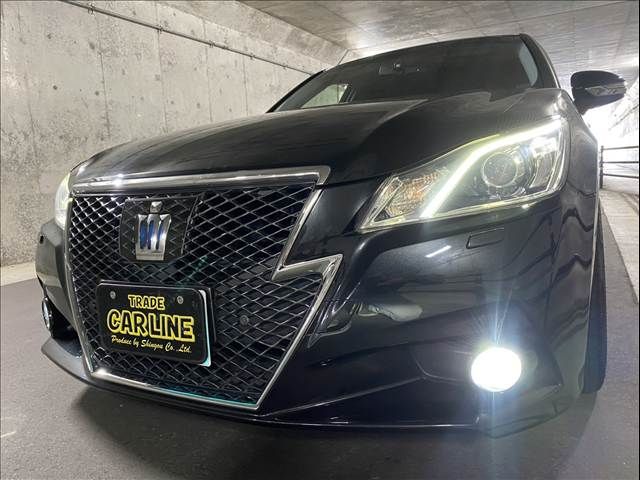 CROWN sedan hybrid
