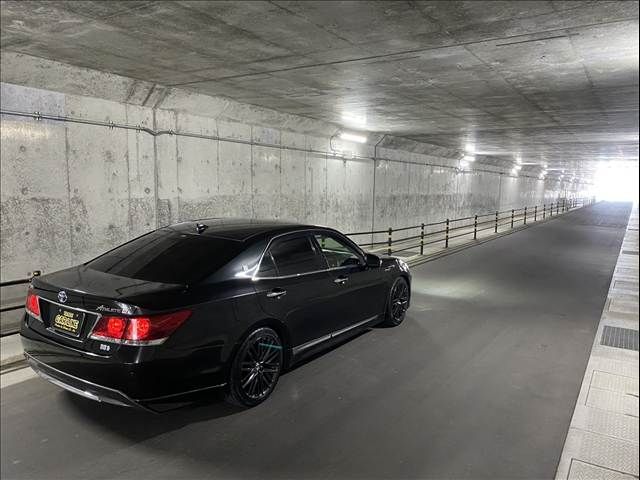CROWN sedan hybrid