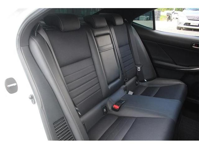 LEXUS IS300h