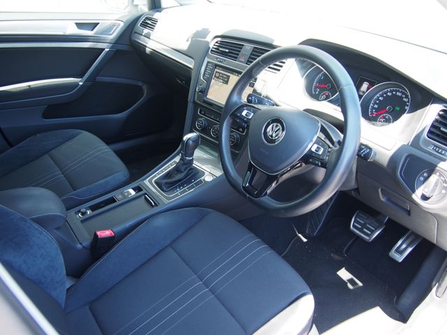 VOLKSWAGEN GOLF Alltrack