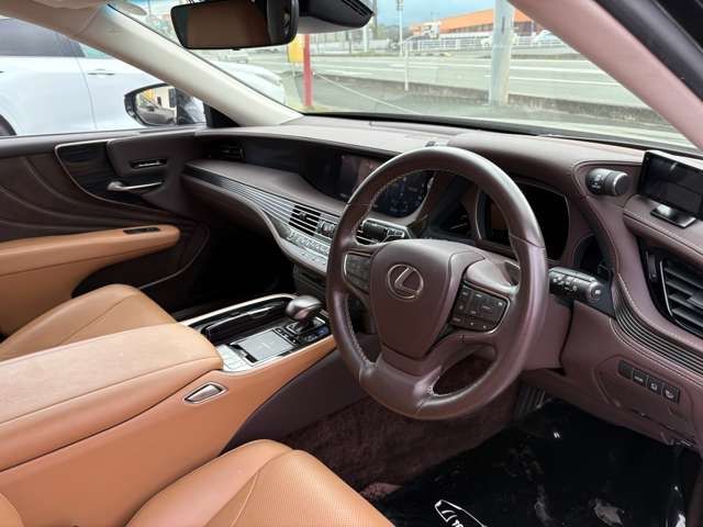 LEXUS LS500h 4WD