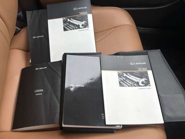 LEXUS LS500h 4WD
