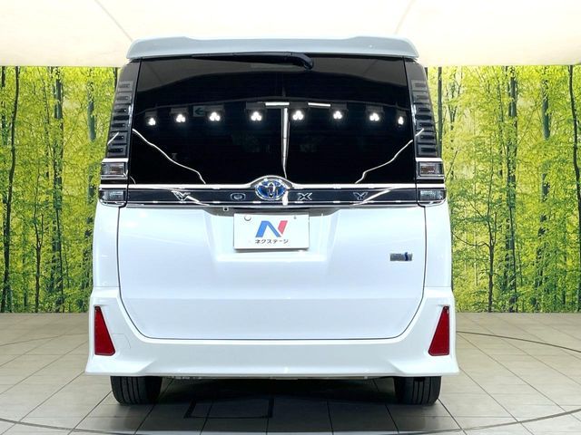 VOXY HYBRID