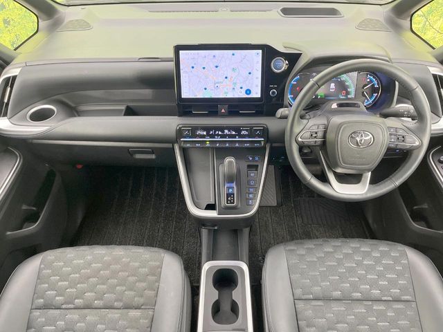 VOXY HYBRID