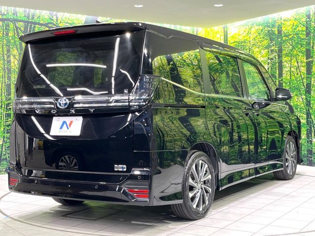 VOXY HYBRID