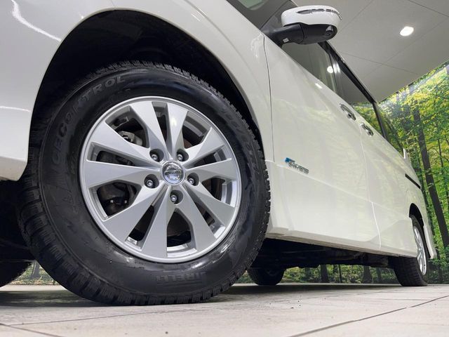 SERENA S-HYBRID 4WD