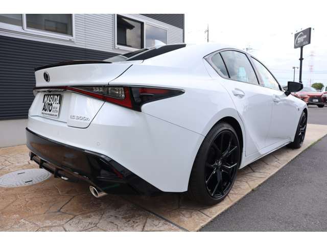 LEXUS IS300h