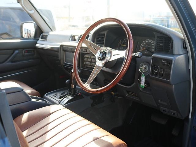 LANDCRUISER van