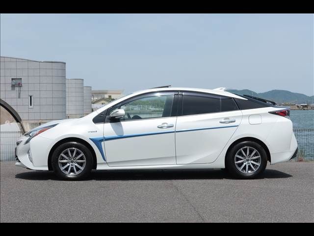 PRIUS 4WD