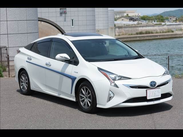 PRIUS 4WD