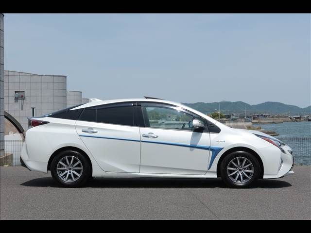 PRIUS 4WD