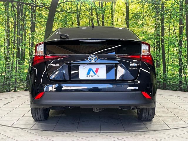 PRIUS 4WD