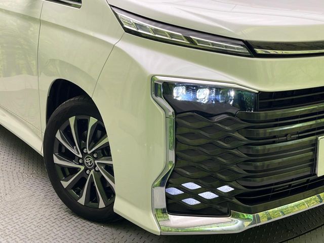 VOXY HYBRID