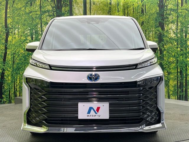 VOXY HYBRID