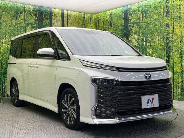 VOXY HYBRID