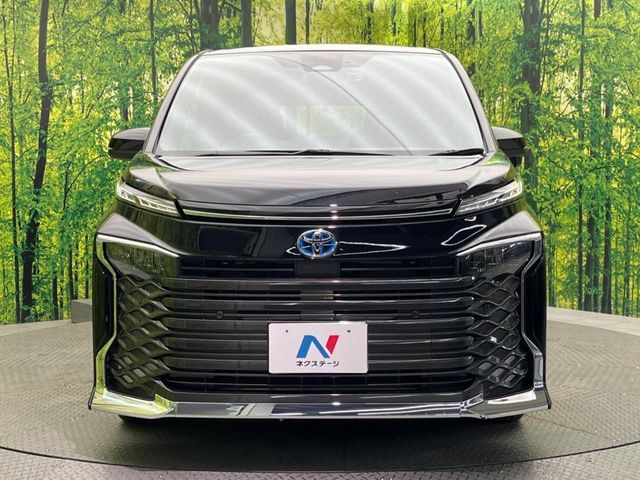 VOXY HYBRID