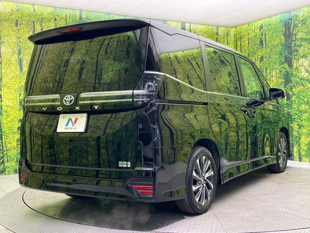 VOXY HYBRID