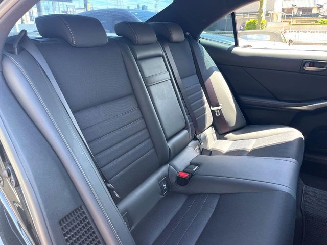 LEXUS IS300h