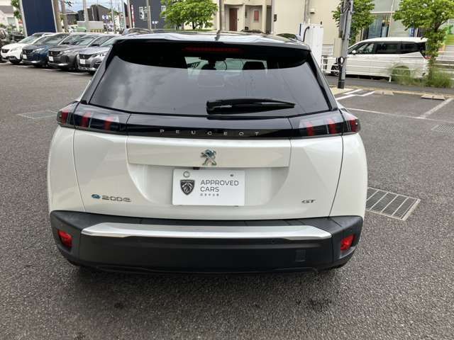 PEUGEOT e-2008