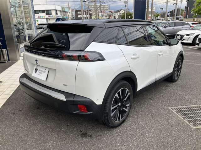 PEUGEOT e-2008