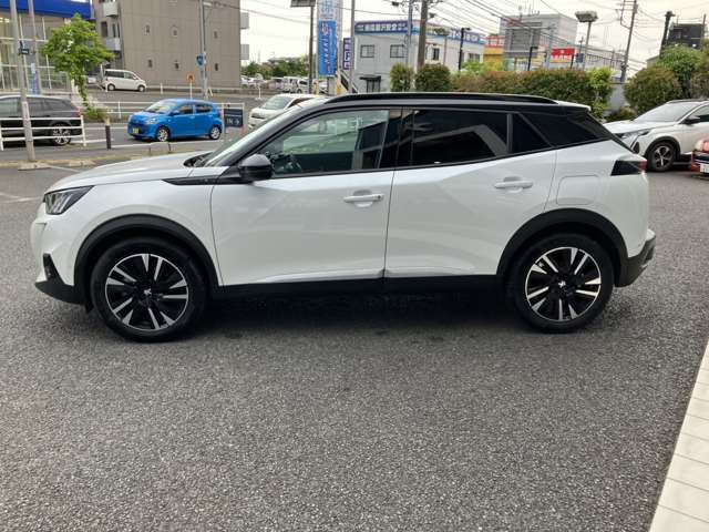 PEUGEOT e-2008