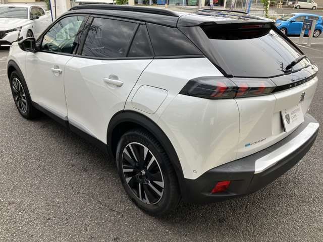 PEUGEOT e-2008