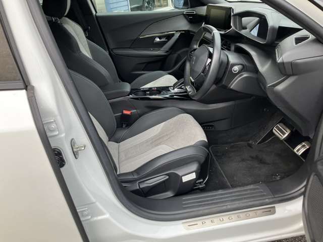PEUGEOT e-2008