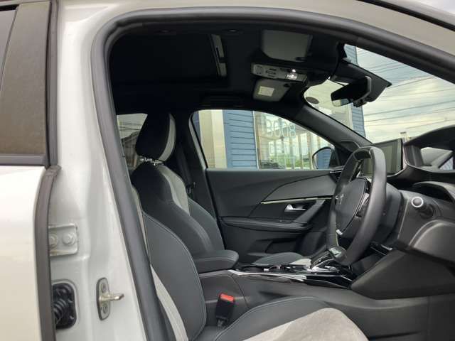 PEUGEOT e-2008