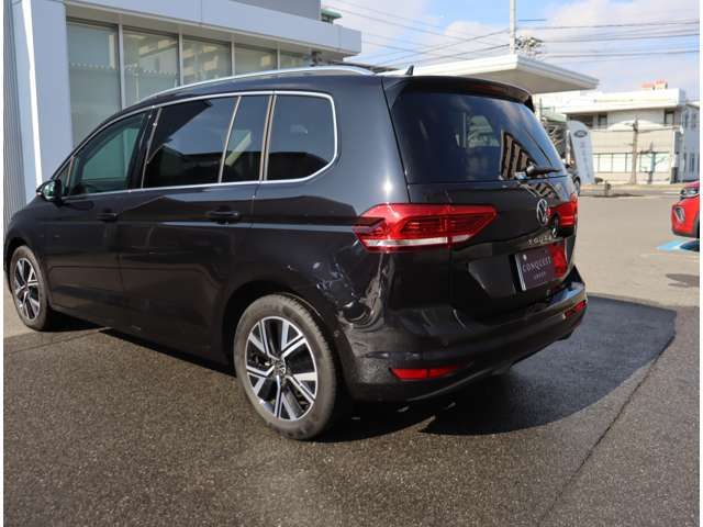 VOLKSWAGEN GOLF TOURAN