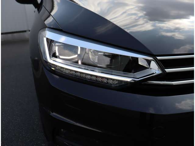 VOLKSWAGEN GOLF TOURAN