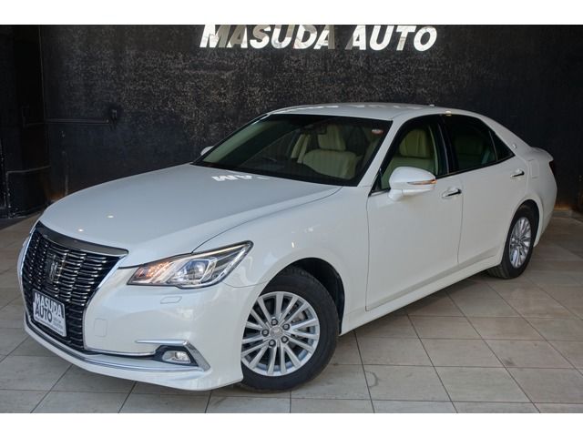 CROWN sedan