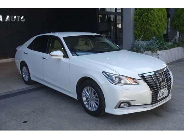 CROWN sedan