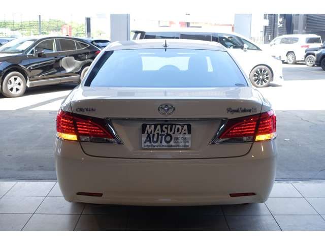 CROWN sedan